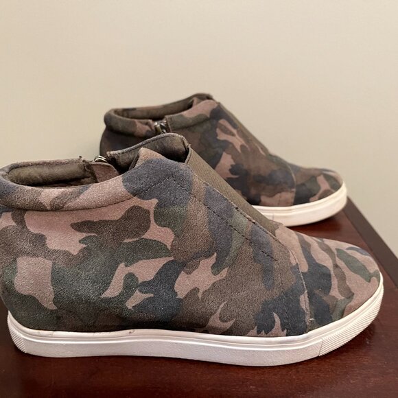 Aqua College Camouflage Suede Waterproof Sneakers SIZE 8 - Picture 8 of 8